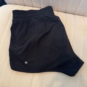 lululemon athletica women’s hotty hot shorts